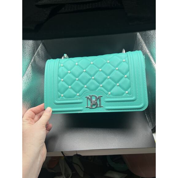 Badgley Mischka Quilted Bombe Pearl Crossbody Vegan Leather In Mint NWT - Picture 3 of 11